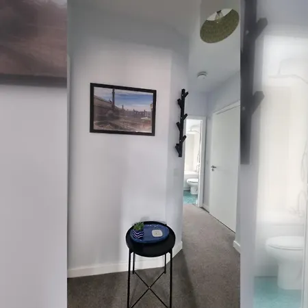 1bd Pad Shop & Stroll